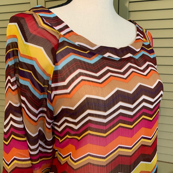 Multi Colored Chevron Pattern Top - Picture 8 of 15